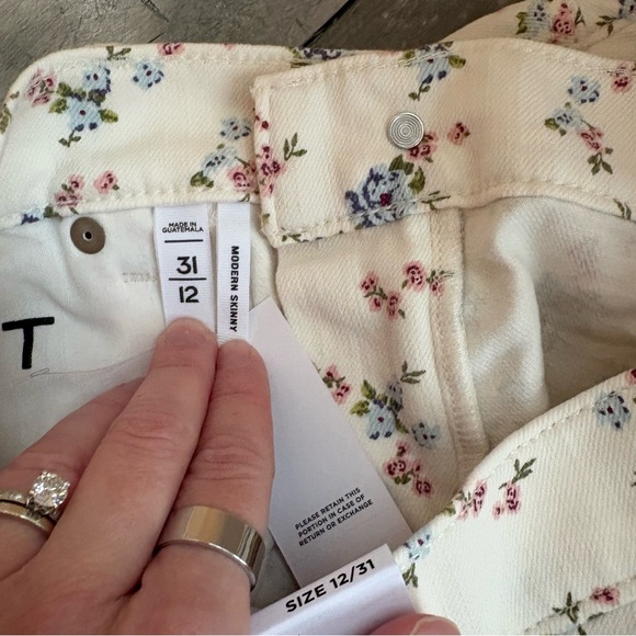 NWT LOFT Floral Modern Skinny White Jeans Sz 31 - 1217 - Picture 7 of 11